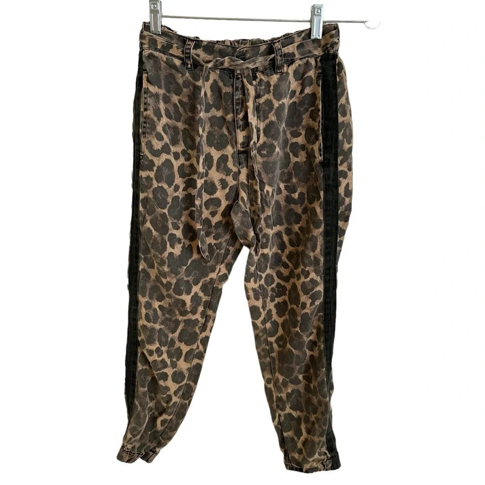 Pam & Gela size P Women’s Leopard Print Cropped Pants Lyocell side stripe
